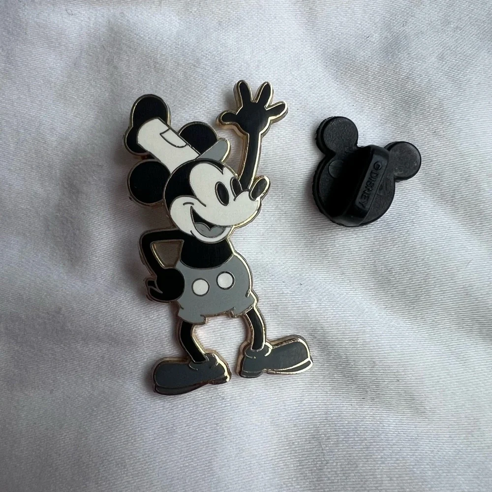 Steamboat Willie Mickey Mouse Enamel Pin - Picture 2 of 3
